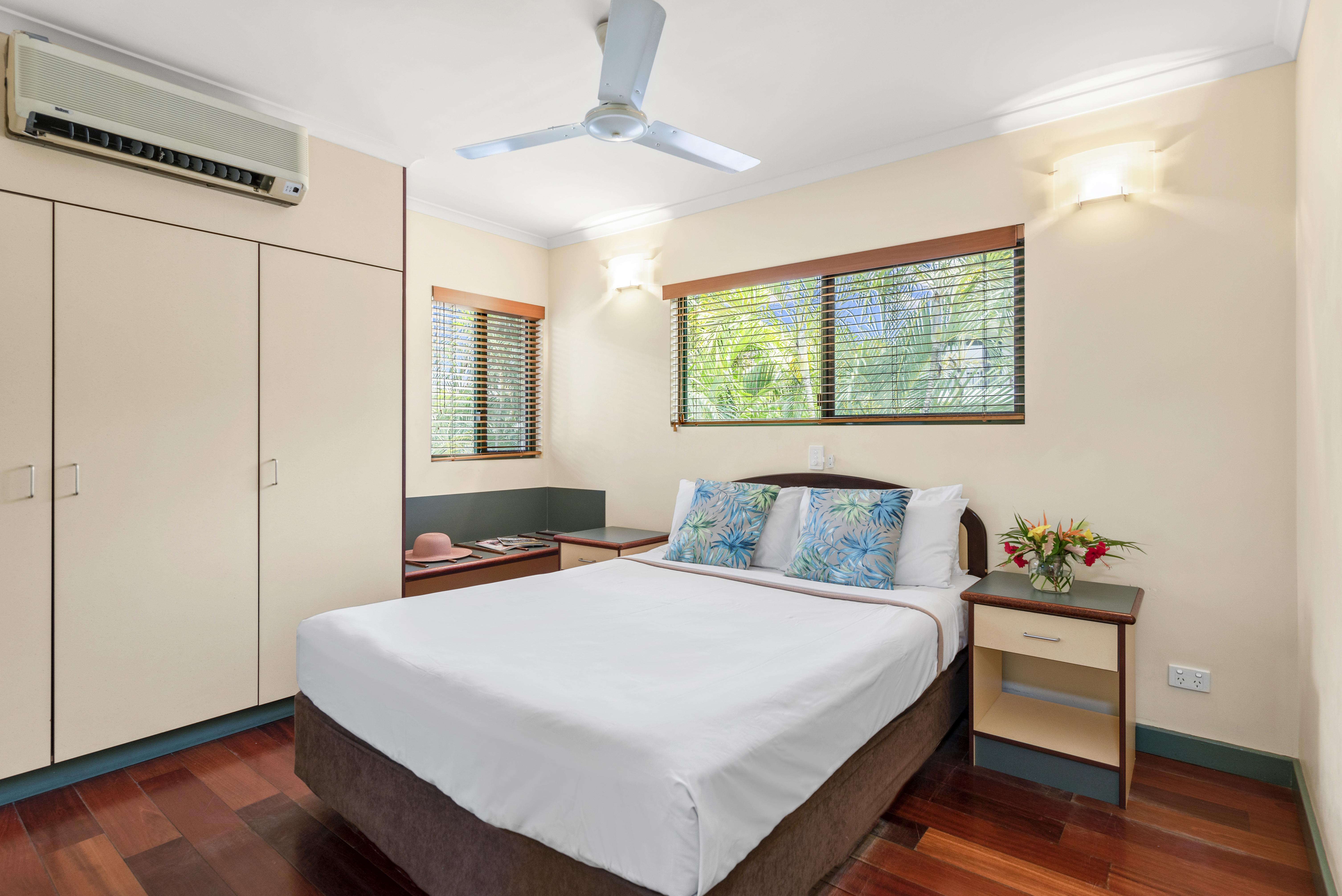 Bay Village Tropical Retreat & Apartments Cairns Exterior foto