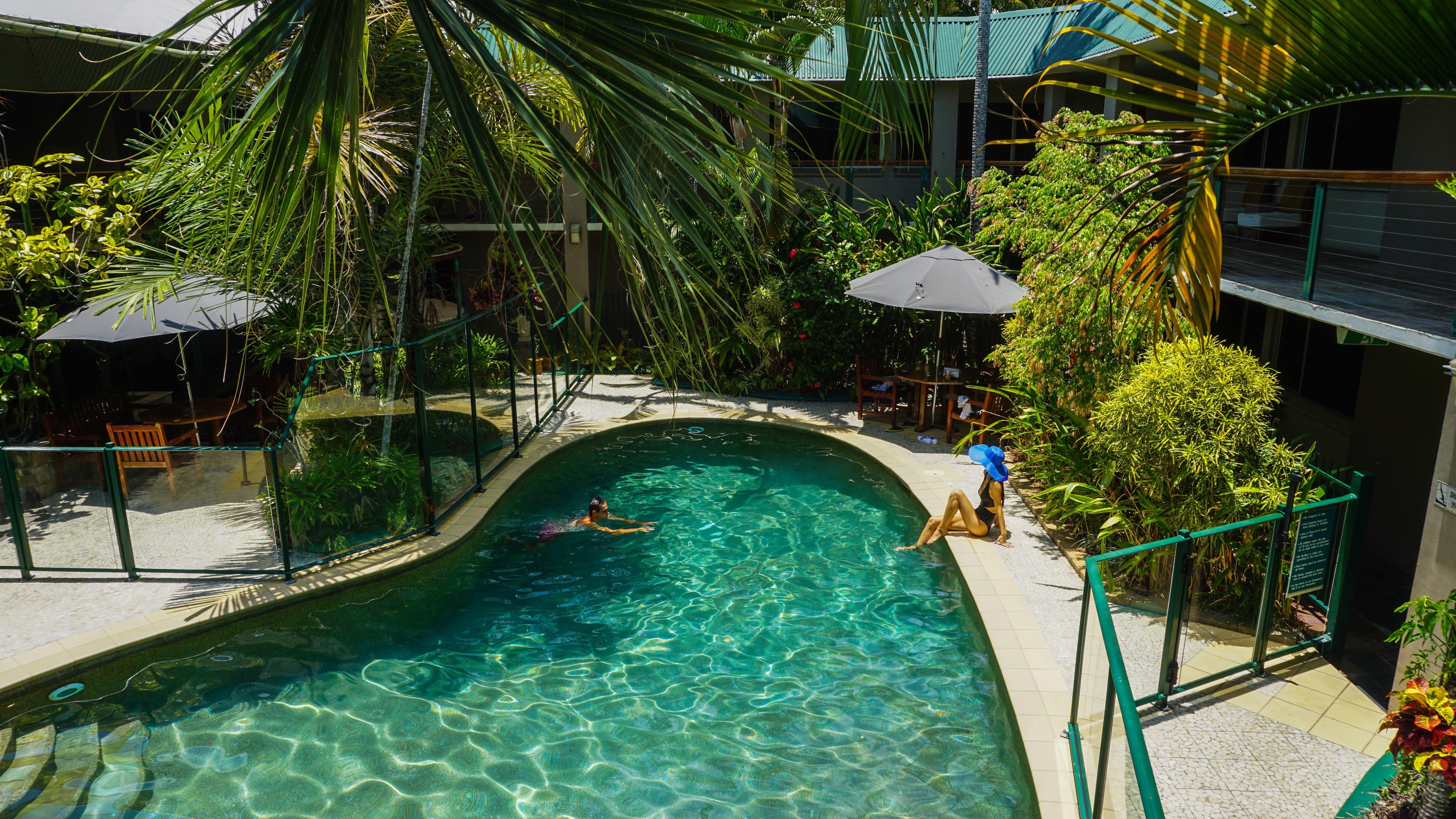 Bay Village Tropical Retreat & Apartments Cairns Exterior foto