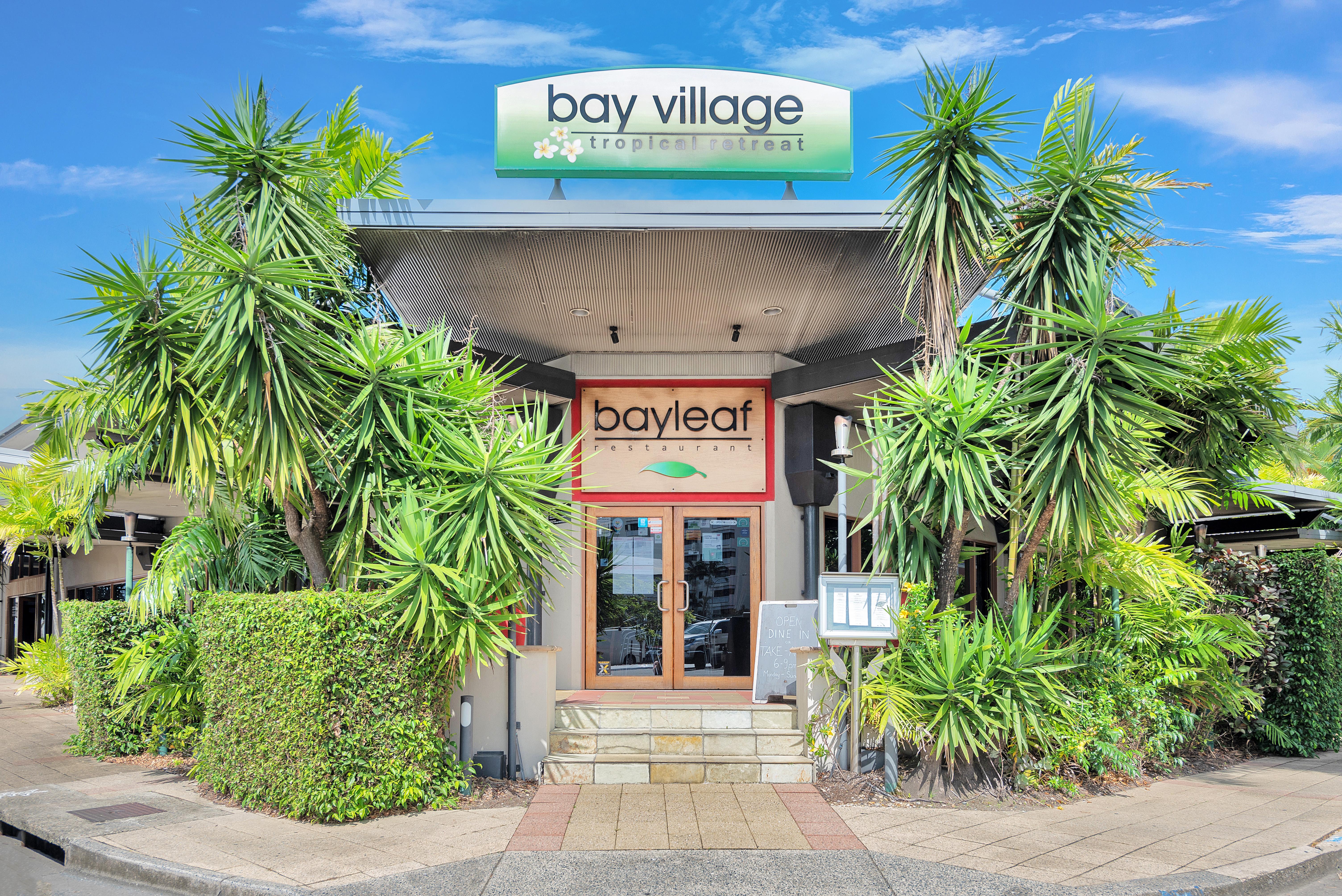 Bay Village Tropical Retreat & Apartments Cairns Exterior foto