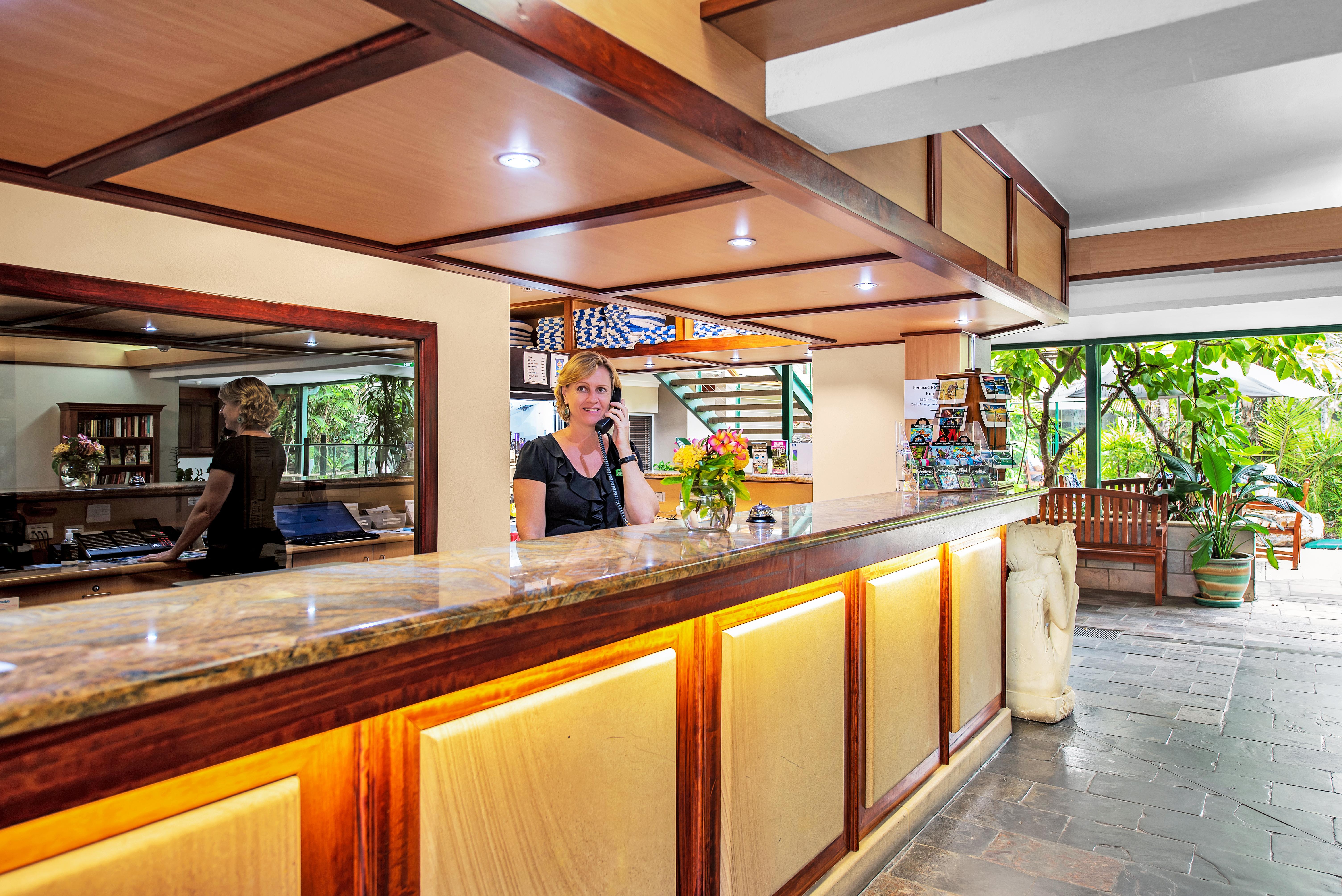 Bay Village Tropical Retreat & Apartments Cairns Exterior foto