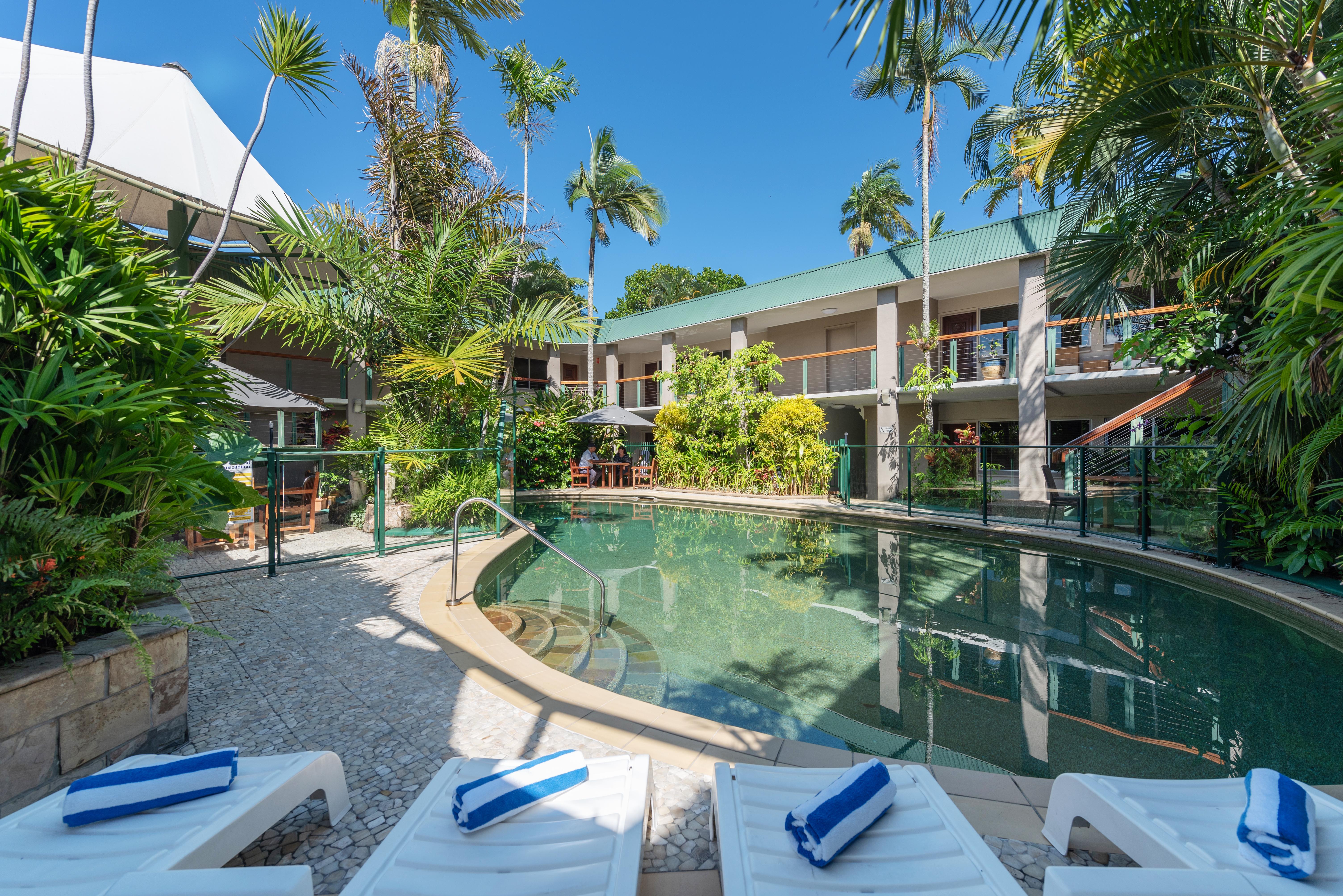 Bay Village Tropical Retreat & Apartments Cairns Exterior foto