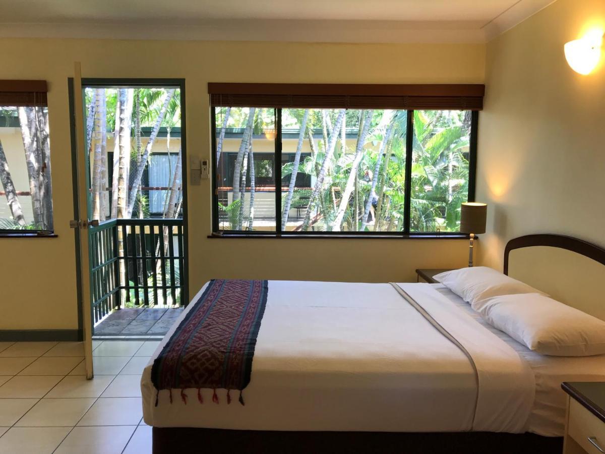 Bay Village Tropical Retreat & Apartments Cairns Exterior foto