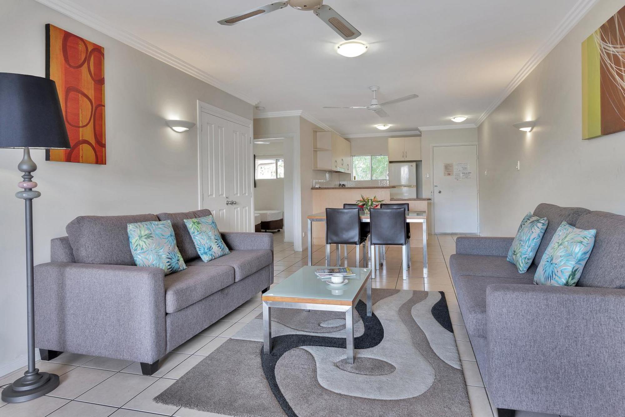 Bay Village Tropical Retreat & Apartments Cairns Exterior foto