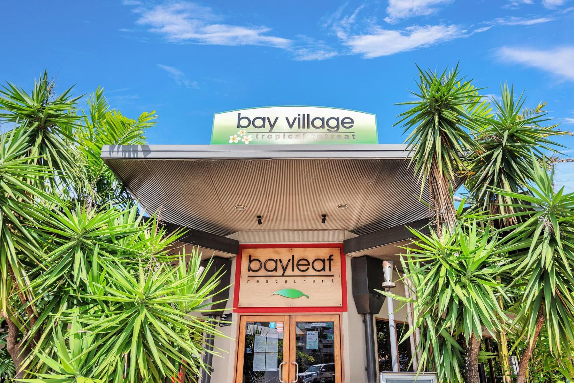 Bay Village Tropical Retreat & Apartments Cairns Exterior foto