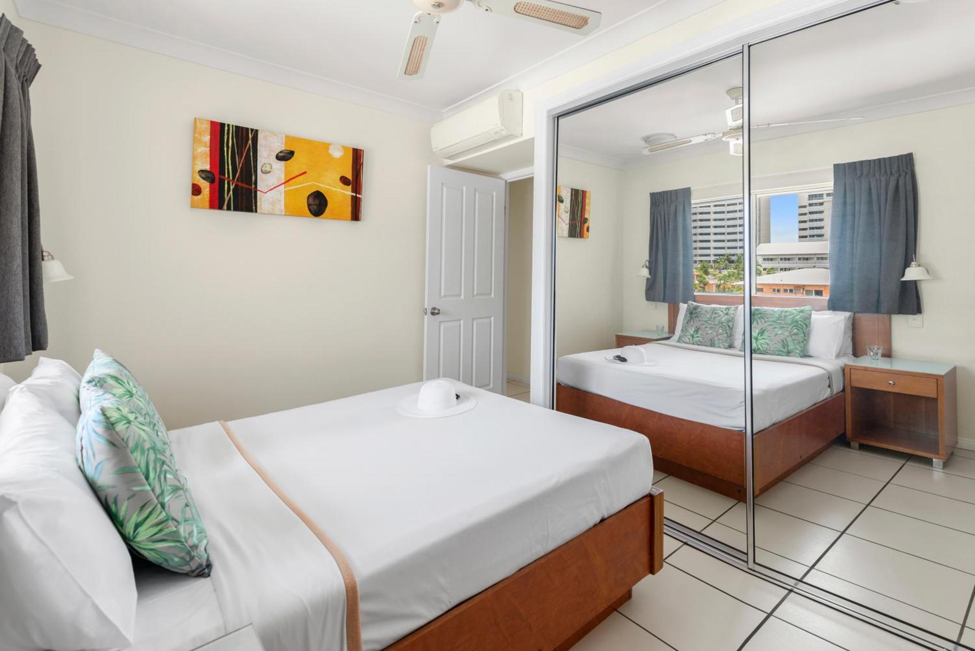Bay Village Tropical Retreat & Apartments Cairns Exterior foto