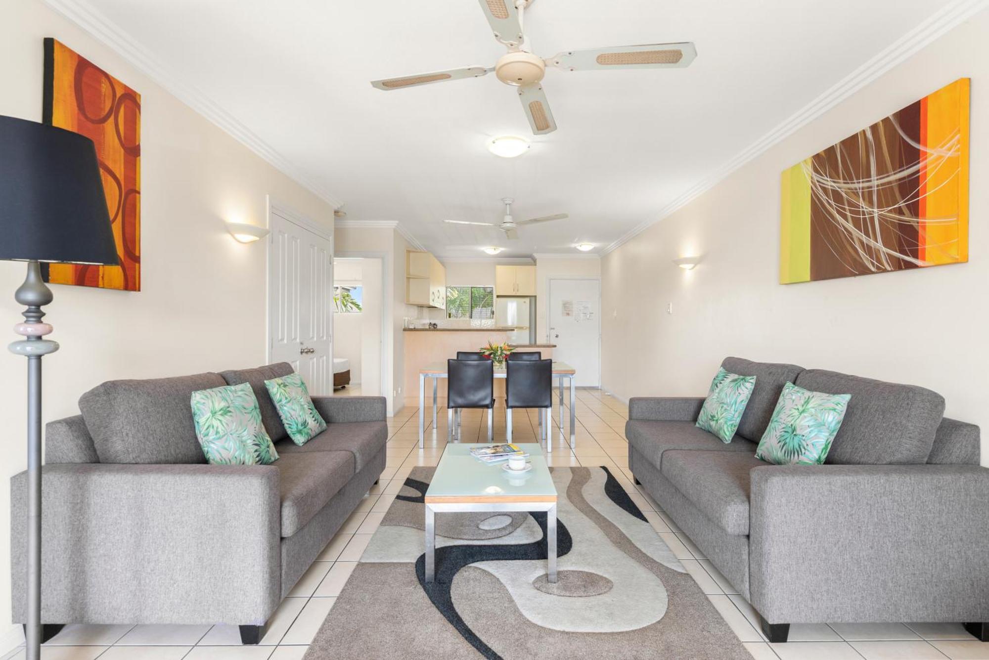 Bay Village Tropical Retreat & Apartments Cairns Exterior foto