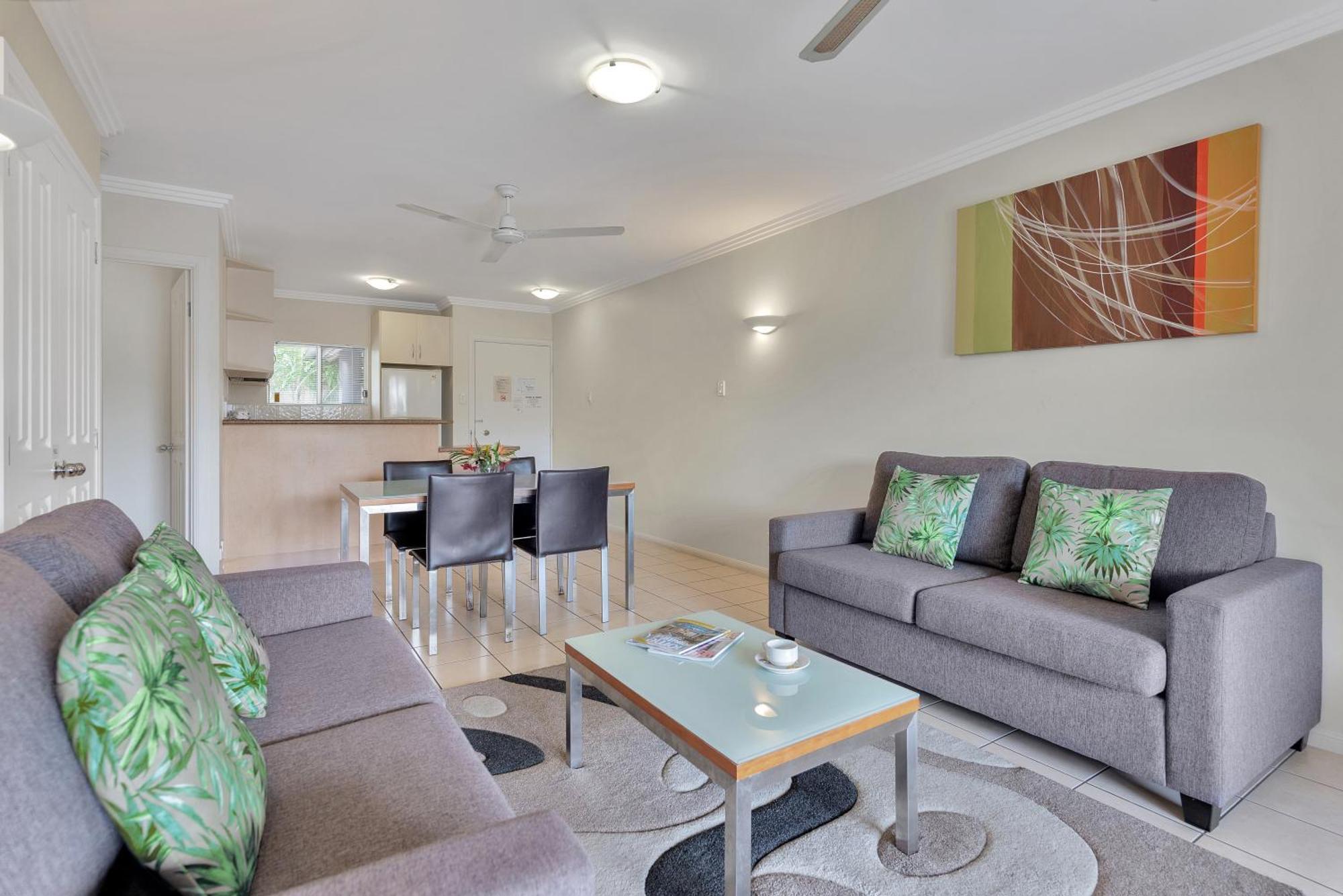 Bay Village Tropical Retreat & Apartments Cairns Exterior foto