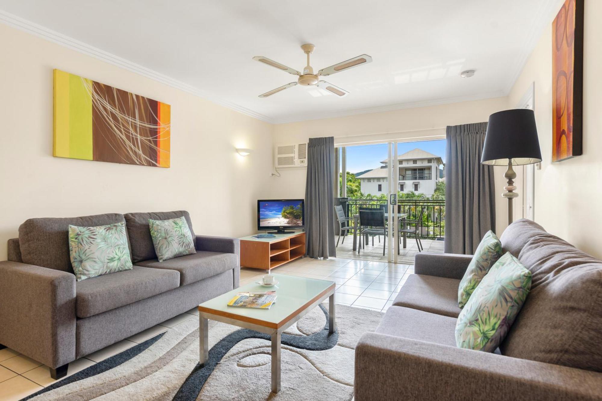 Bay Village Tropical Retreat & Apartments Cairns Exterior foto